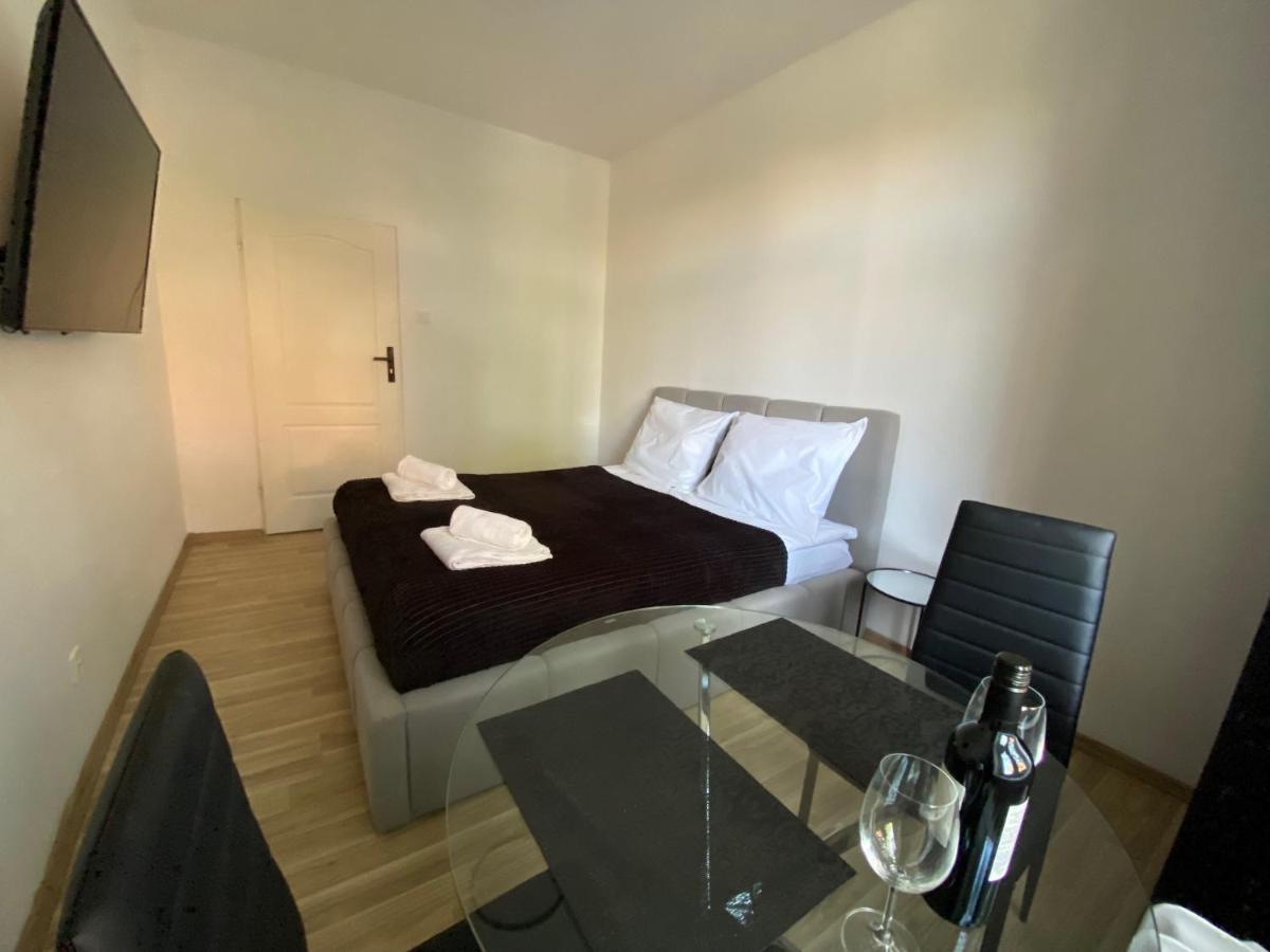 Vip Rooms Apartment Torun Bagian luar foto